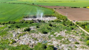 VIDEO Arad: Garda de Mediu a descoperit cu drona un teren al primăriei, de 15 hectare, acoperit cu gunoaie