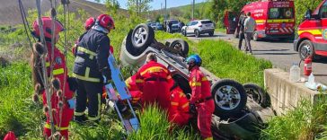 Mureș: Șase persoane, rănite grav după ce autoturismul în care se aflau s-a răsturnat, în Budiul Mic