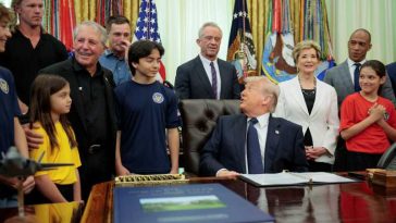 Trump spune glumind că face multe exerciții fizice zilnic: ‘Un minut pe zi!’