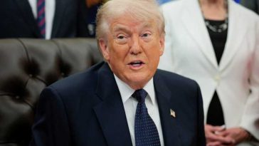Trump își suspendă operațiunea de escortare a navelor prin strâmtoarea Ormuz, în speranța unui acord cu Iranul