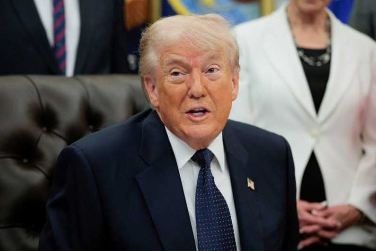 Trump își suspendă operațiunea de escortare a navelor prin strâmtoarea Ormuz, în speranța unui acord cu Iranul