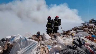 Bihor: Incendiul de la groapa de gunoi din Oradea a fost stins după miezul nopții