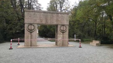 Gorj: A fost efectuată expertiza băncii parte a Ansamblului ‘Calea Eroilor’; bucata desprinsă, repusă săptămâna viitoare