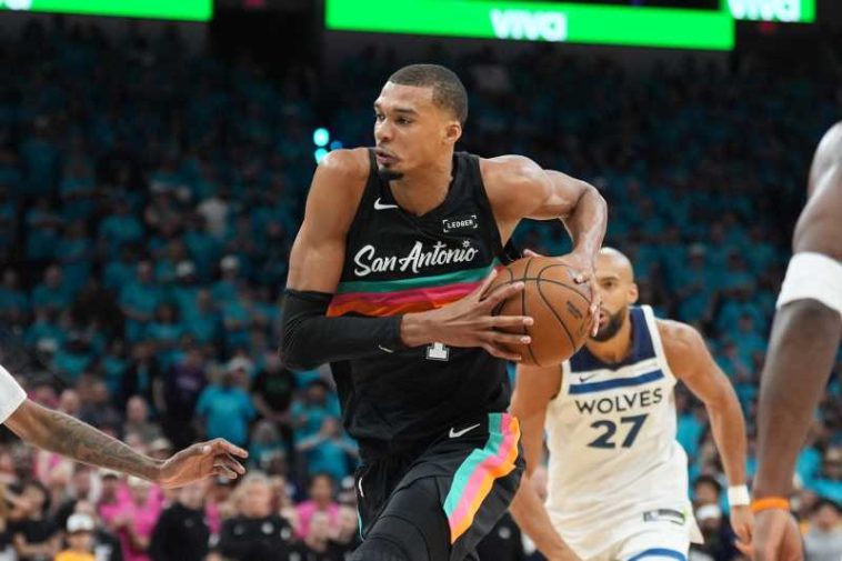 Baschet: NBA – Wembanyama, acuzat de mai multe blocaje neregulamentare de către antrenorul lui Minnesota Timberwolves