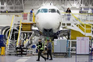 AirAsia a semnat un acord de 19 miliarde de dolari pentru a achiziționa 150 de avioane Airbus A220 fabricate în Canada