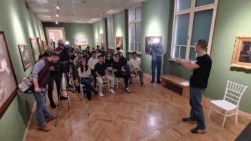 Arad: Manipularea din online privind viața din comunism, combătută la muzeu cu lecții pentru tineri