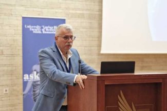 Sibiu: Cunoscut neurochirurg american pregătește studenți și rezidenți; congresul Asklepios va aduce și specialiști germani