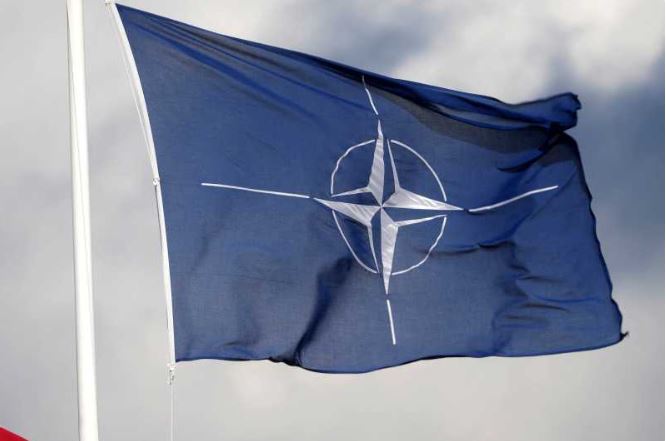 Țările baltice cer consolidarea apărării aeriene NATO după ce o dronă a lovit un depozit de petrol în Letonia