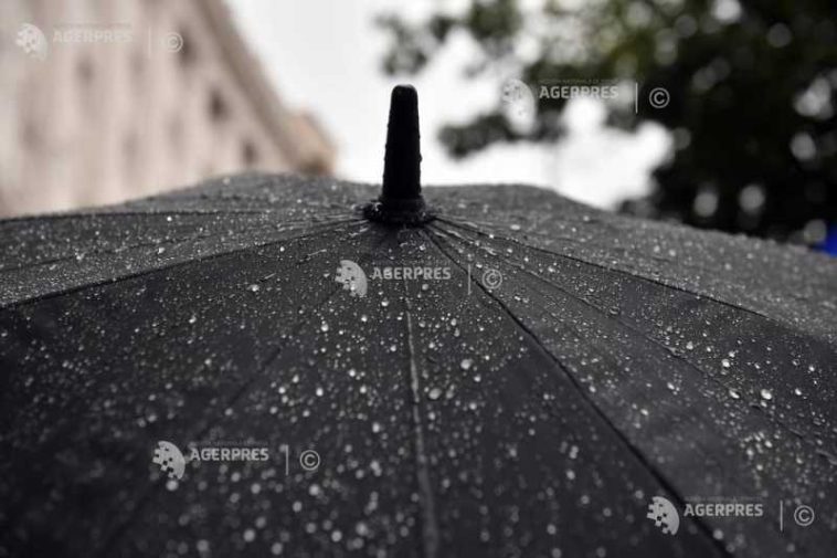 Informare de ploi moderate și instabilitate atmosferică pe arii extinse, până duminică dimineața (meteorologi)