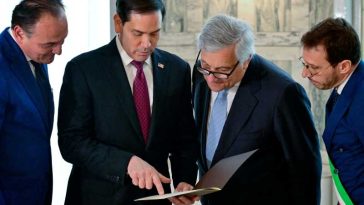 Ministrul italian de externe Tajani îi oferă secretarului de stat american Rubio arborele genealogic
