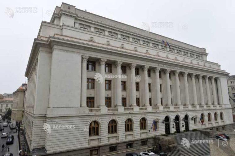 Leul s-a apreciat, vineri, în raport cu principalele valute