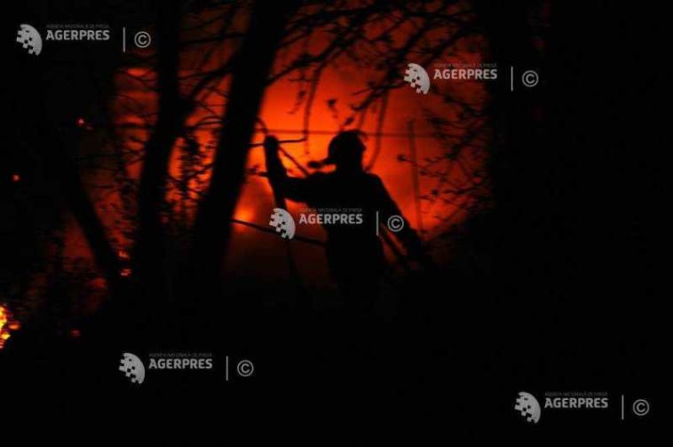 Hunedoara: Incendiu la Cabana Gențiana din Retezat; construcția a ars în totalitate