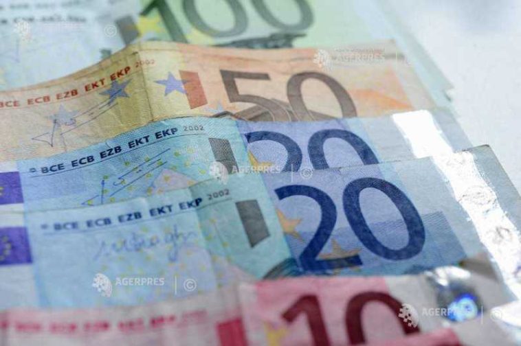 Prins de polițiști după ce ar fi transferat ilegal 400.000 de euro dintr-o bancă din Islanda