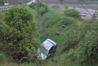 Neamț: Trei persoane, între care doi minori, transportate la spital în urma unui accident rutier