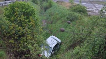 Neamț: Trei persoane, între care doi minori, transportate la spital în urma unui accident rutier