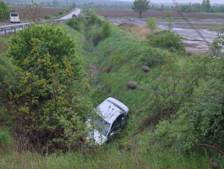 Neamț: Trei persoane, între care doi minori, transportate la spital în urma unui accident rutier
