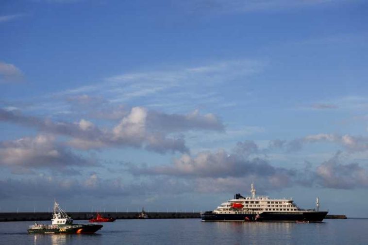 Hantavirus: Nava de croazieră MV Hondius a ajuns pe insula Tenerife pentru evacuarea pasagerilor