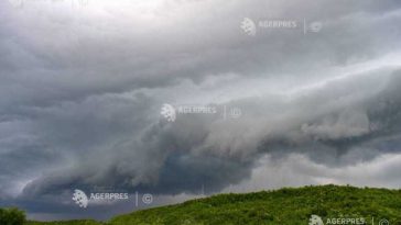 Cod galben de averse torențiale, vijelii și grindină în județele Cluj, Alba și Sibiu
