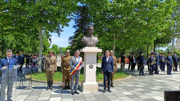 Ziua Independenței/ Inaugurarea Piațetei ‘Regele Mihai I’ și dezvelirea bustului Regelui Mihai, la Alba Iulia