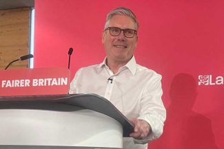 Starmer promite să ‘pună Regatul Unit în inima Europei’