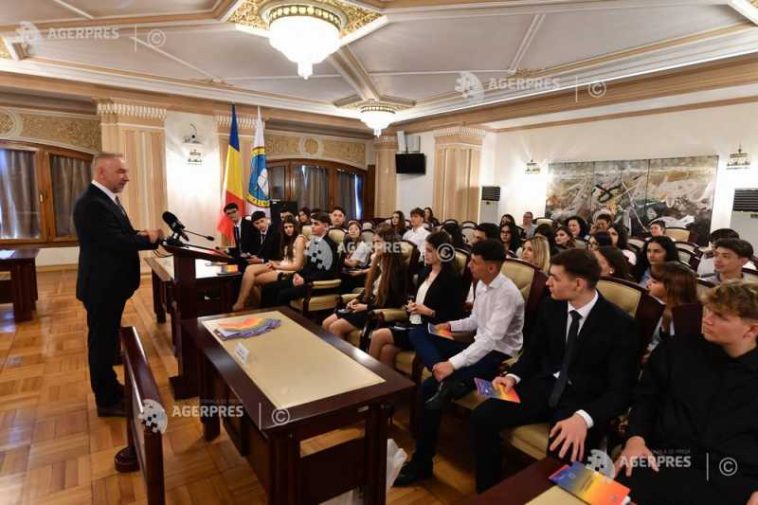 ‘Porți Deschise’ la CCR: Aproximativ 140 de elevi și profesori au descoperit, interactiv, rolul și atribuțiile instanței constituționale