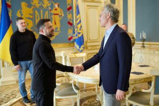 Zelenski se întâlnește cu CEO-ul gigantului american de AI, Palantir, la Kiev