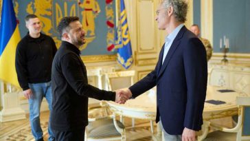 Zelenski se întâlnește cu CEO-ul gigantului american de AI, Palantir, la Kiev