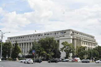 Sindicaliștii din Aparatul de Lucru al Guvernului îi solicită premierului majorări salariale după modelul Romgaz