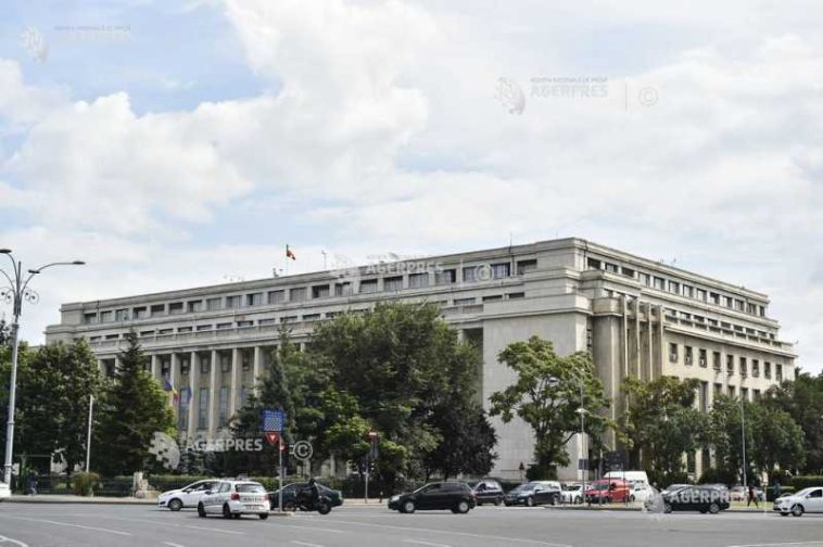Sindicaliștii din Aparatul de Lucru al Guvernului îi solicită premierului majorări salariale după modelul Romgaz