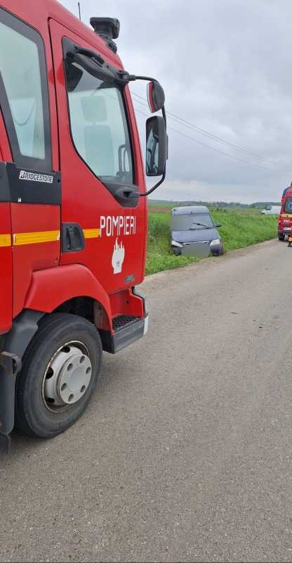 Neamț: Un bărbat a murit după ce mașina pe care o conducea a părăsit carosabilul, în comuna Boghicea