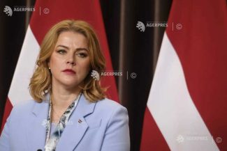 Letonia: Guvernul își pierde majoritatea în parlament după demiterea ministrului apărării