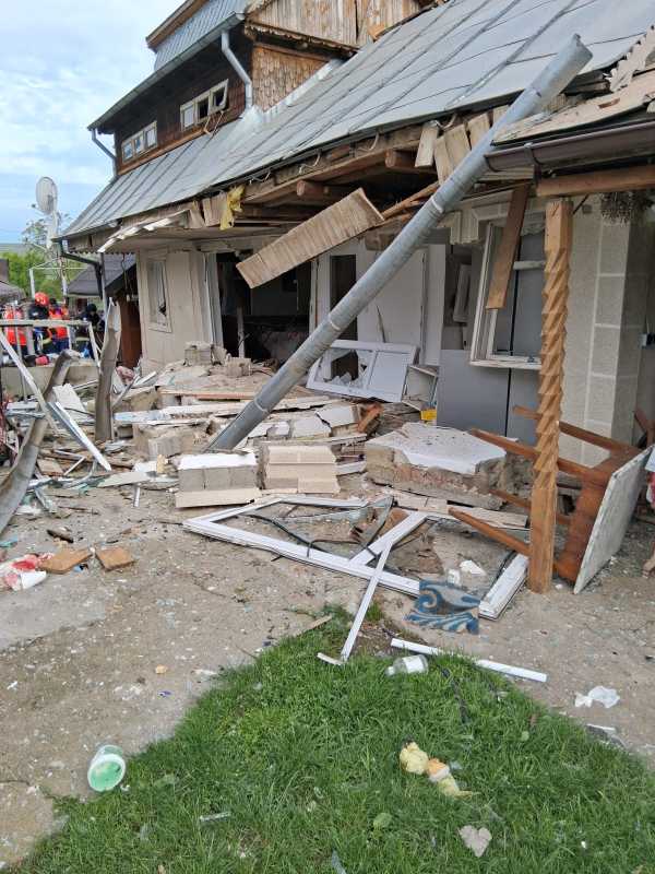 Vaslui: Explozie provocată de o acumulare de gaze la o locuință din Pogana; două persoane au fost grav rănite