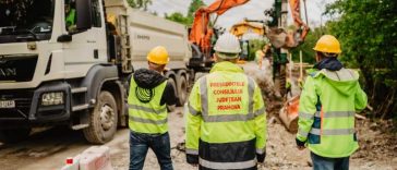 Prahova: Au început lucrările de stabilizare a zonei afectate de alunecarea de teren de la ieșirea din Câmpina spre DN 1