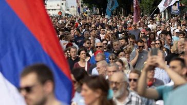 Serbia: O mașină a lovit din nou manifestanți antiguvernamentali la Belgrad, șoferul a fost arestat