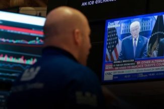 VIDEO Donald Trump implicat în numeroase tranzacții bursiere legate de mari companii americane