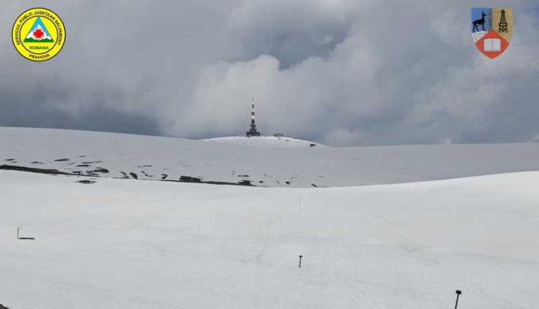 Prahova: Traseele montane de altitudine rămân închise; strat de zăpadă de peste 1,5 metri la Vârful Omu