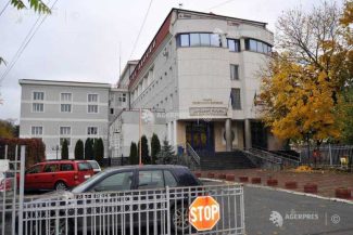 Botoșani: Șapte tineri, arestați pentru trafic de droguri; substanțele erau vândute și în zona școlilor