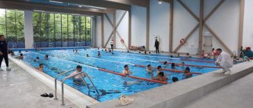 Timiș: Un bazin de înot didactic, construit exclusiv din fonduri locale, a fost inaugurat la Jimbolia