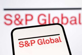 S &P Global a confirmat ratingul României, dar vede riscul ca dificultățile economice și politice să submineze planul de ajustare fiscală