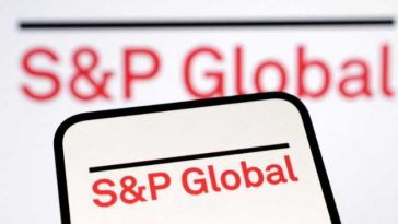 S &P Global a confirmat ratingul României, dar vede riscul ca dificultățile economice și politice să submineze planul de ajustare fiscală