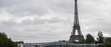 Franța: Șase persoane, arestate după ce au arborat un steag palestinian pe Turnul Eiffel