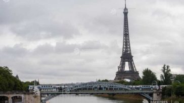 Franța: Șase persoane, arestate după ce au arborat un steag palestinian pe Turnul Eiffel