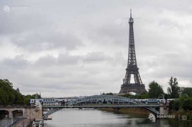 Franța: Șase persoane, arestate după ce au arborat un steag palestinian pe Turnul Eiffel