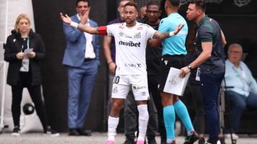 Fotbal: Neymar, obligat să părăsească terenul de joc din cauza unei erori de arbitraj