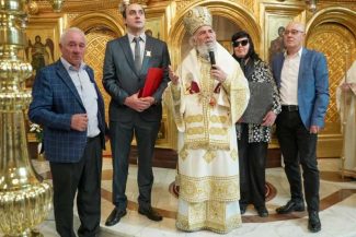 Galați: Treizeci de nevăzători au primit din partea arhiepiscopului Dunării de Jos Noul Testament în format Braille