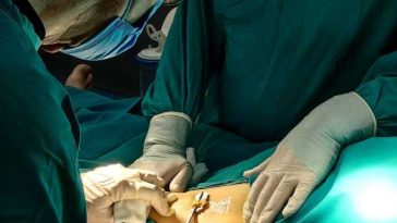 Bacău: Operație complexă realizată în premieră la Spitalul ‘Prof. Dr. Eduard Apetrei’ Buhuși