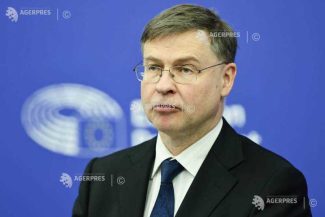 Bruxelles-ul critică decizia SUA de a prelungi derogarea de la regimul sancțiunilor pentru petrolul rusesc