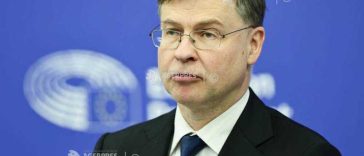 Bruxelles-ul critică decizia SUA de a prelungi derogarea de la regimul sancțiunilor pentru petrolul rusesc