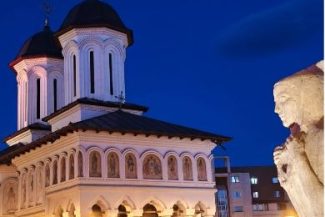 Gorj: Procesiune religioasă cu 200 de preoți și mii de enoriași la Târgu Jiu, de Zilele Municipiului