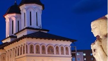 Gorj: Procesiune religioasă cu 200 de preoți și mii de enoriași la Târgu Jiu, de Zilele Municipiului